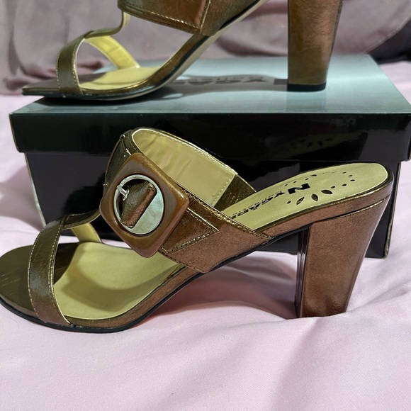 New In Box, Nygard, Dressy Metallic Tan-Brown Slip-on Sandals, Size 10 - Picture 2 of 4